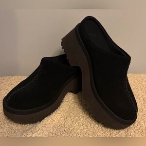 UGG New Heights Clog
